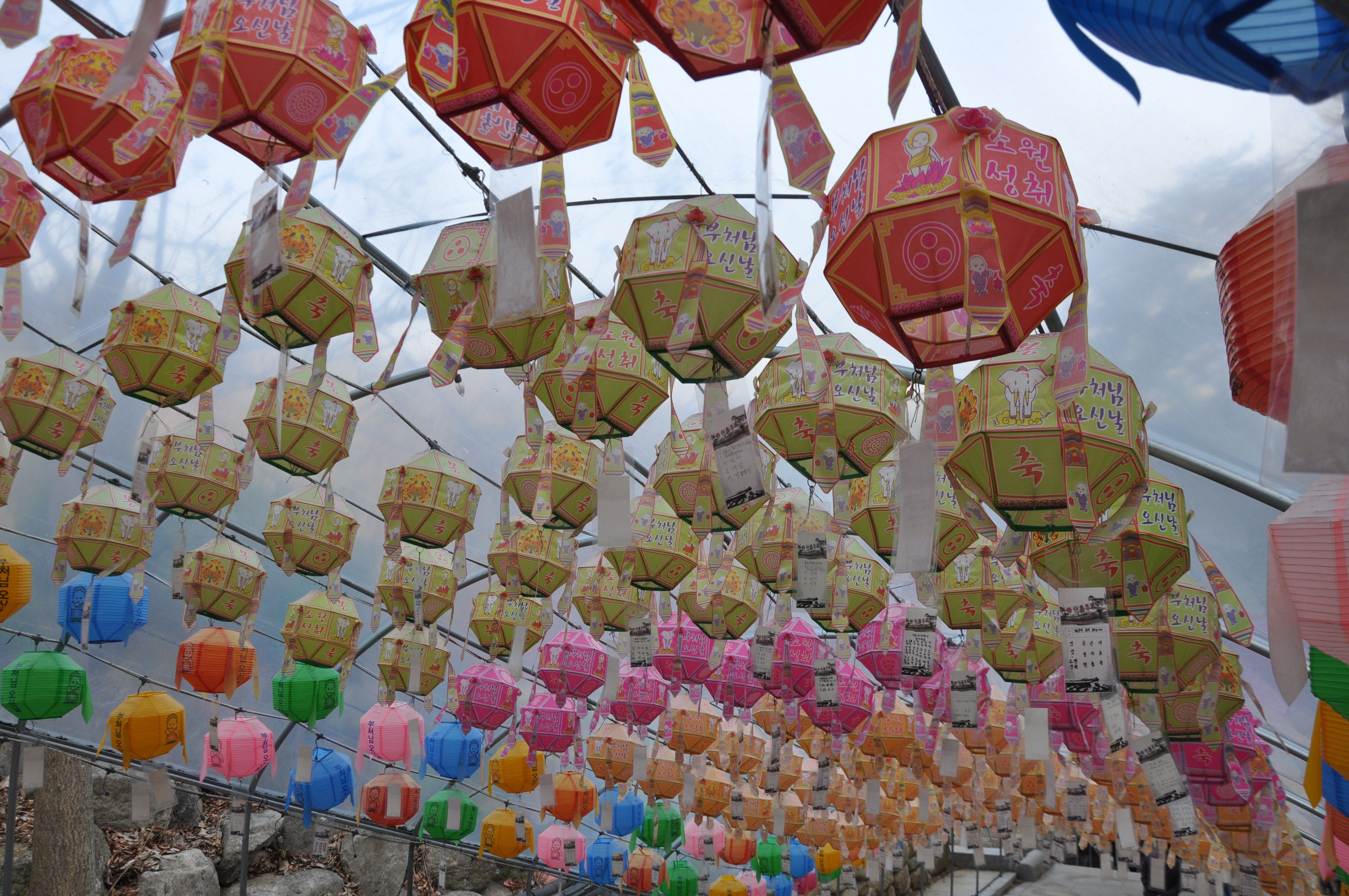 https://mdw-travel-data-us-east-1.s3.amazonaws.com/img/country/South-Korea/Donghwasa-Temple/img_03.jpg