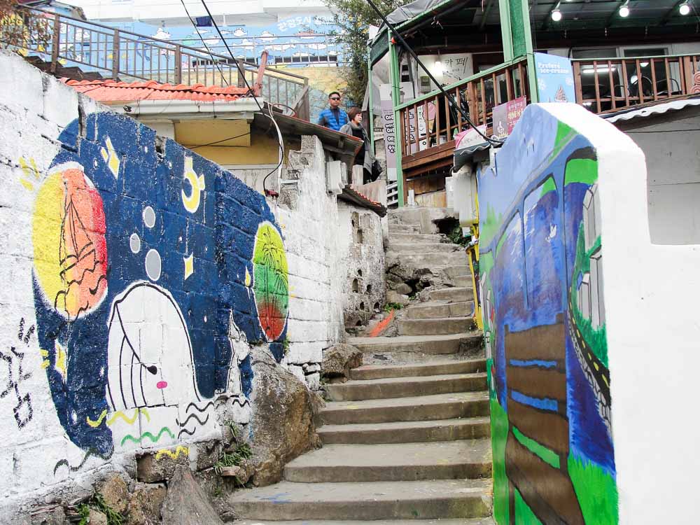 https://mdw-travel-data-us-east-1.s3.amazonaws.com/img/country/South-Korea/Dongpirang-Lookout/img_00.jpg