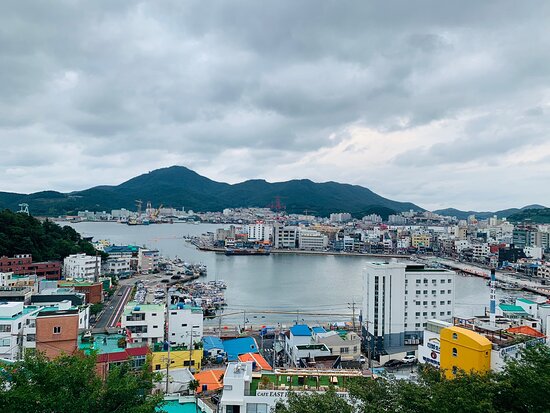 https://mdw-travel-data-us-east-1.s3.amazonaws.com/img/country/South-Korea/Dongpirang-Wall-Painting-Village/img_01.jpg