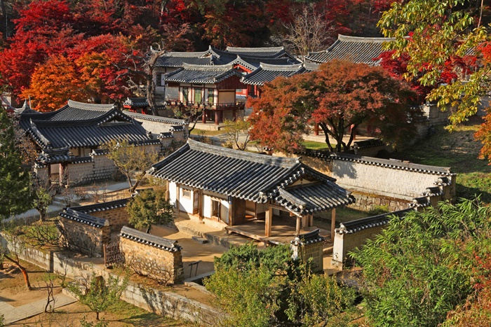 https://mdw-travel-data-us-east-1.s3.amazonaws.com/img/country/South-Korea/Dosan-Seowon-Confucian-Academy/img_00.jpg