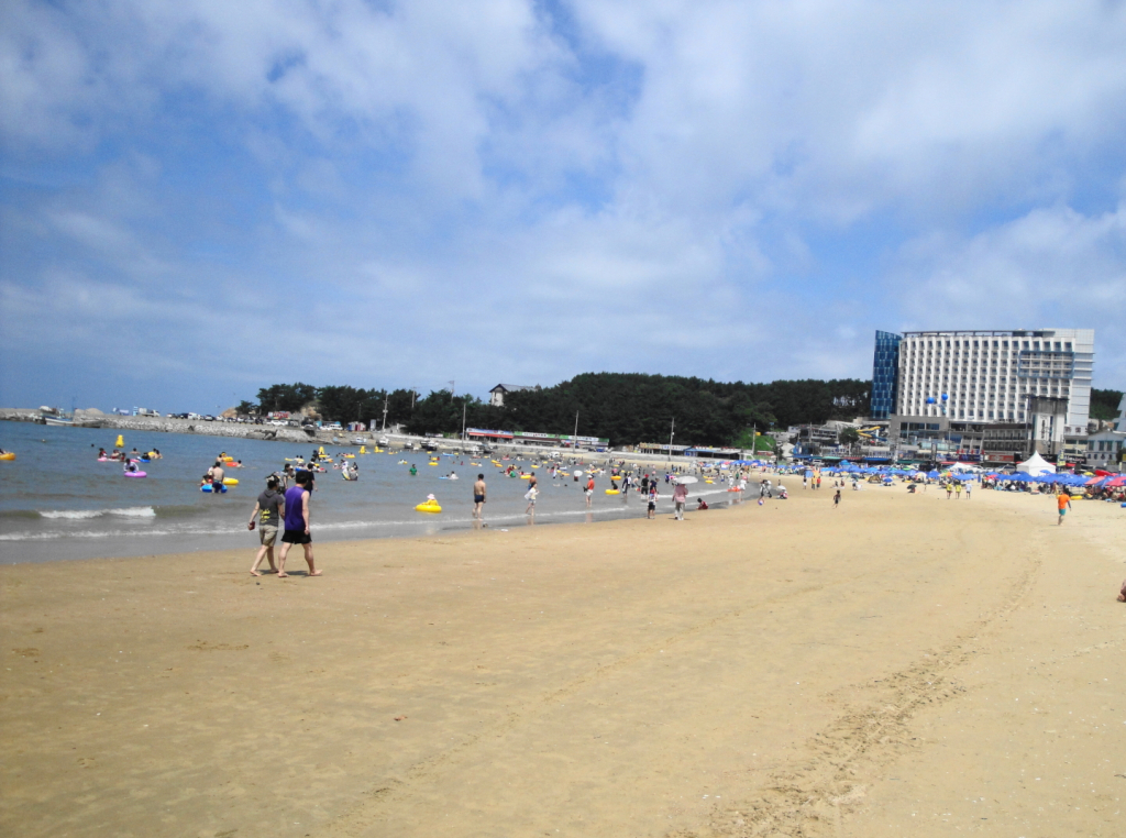 https://mdw-travel-data-us-east-1.s3.amazonaws.com/img/country/South-Korea/Eurwangni-Beach/img_00.jpg