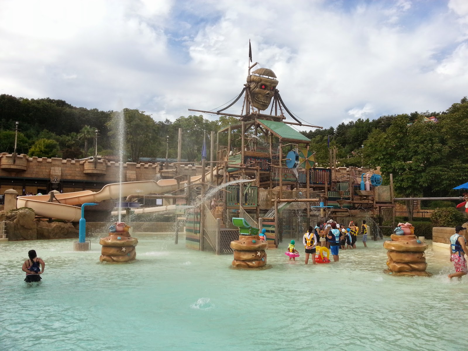 https://mdw-travel-data-us-east-1.s3.amazonaws.com/img/country/South-Korea/Everland-Caribbean-Bay/img_01.jpg