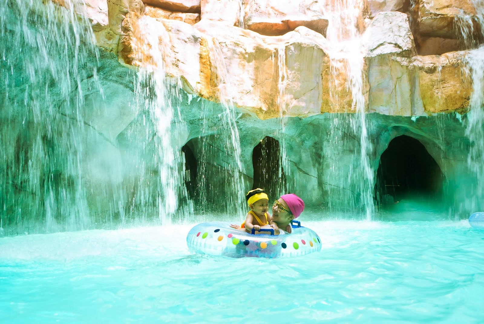 https://mdw-travel-data-us-east-1.s3.amazonaws.com/img/country/South-Korea/Everland-Caribbean-Bay/img_02.jpg