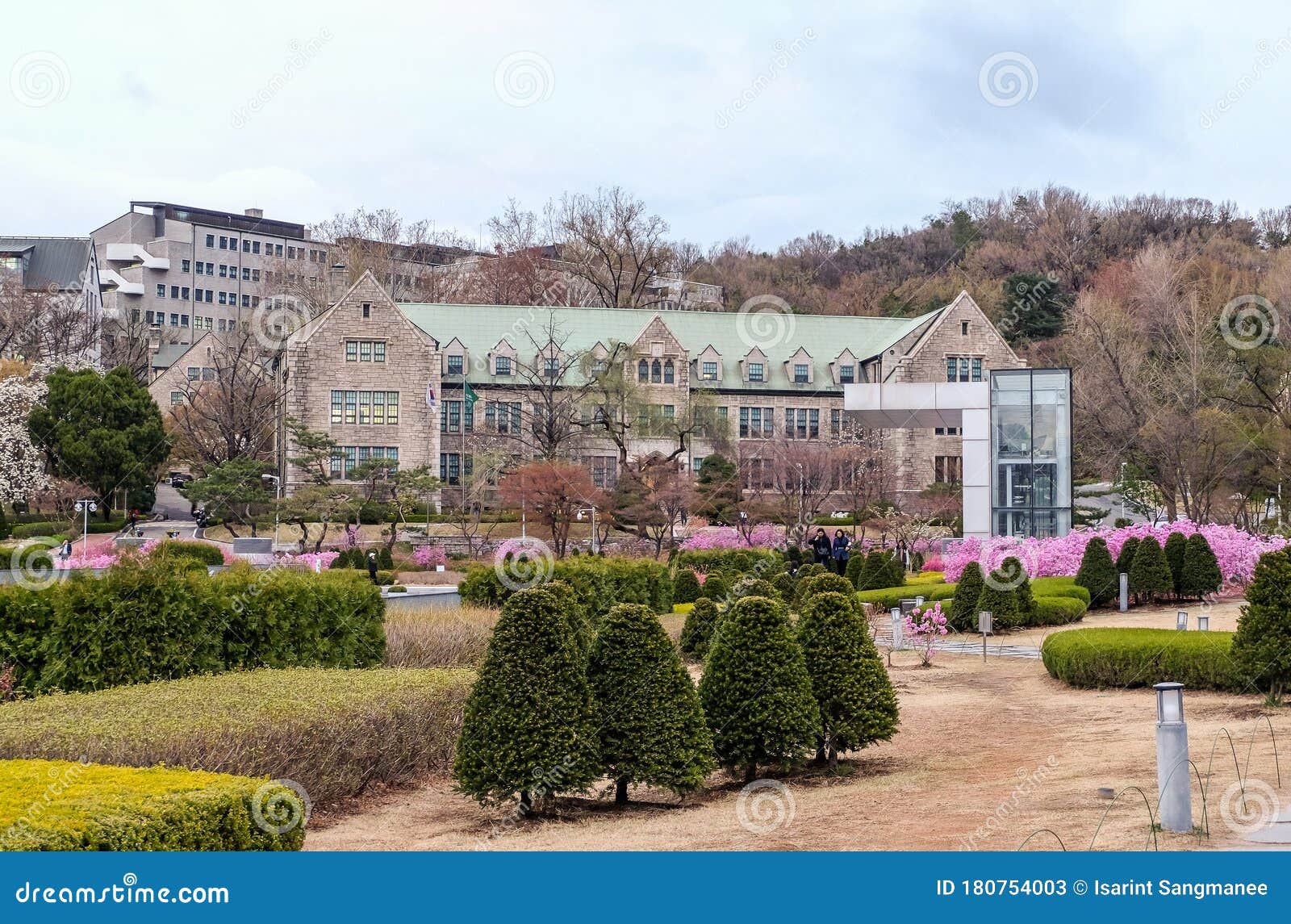 https://mdw-travel-data-us-east-1.s3.amazonaws.com/img/country/South-Korea/Ewha-Womans-University/img_03.jpg