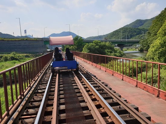 https://mdw-travel-data-us-east-1.s3.amazonaws.com/img/country/South-Korea/Gangchon-Railbike/img_02.jpg