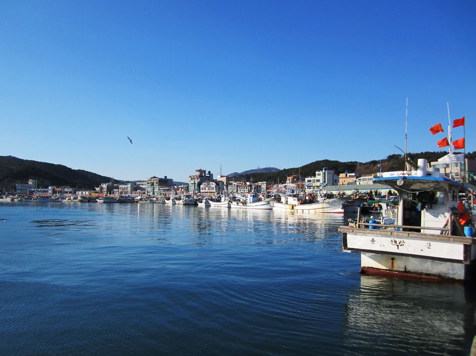 https://mdw-travel-data-us-east-1.s3.amazonaws.com/img/country/South-Korea/Gangdong-Beach/img_02.jpg