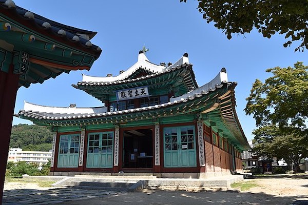 https://mdw-travel-data-us-east-1.s3.amazonaws.com/img/country/South-Korea/Ganghwa-Anglican-Church/img_02.jpg