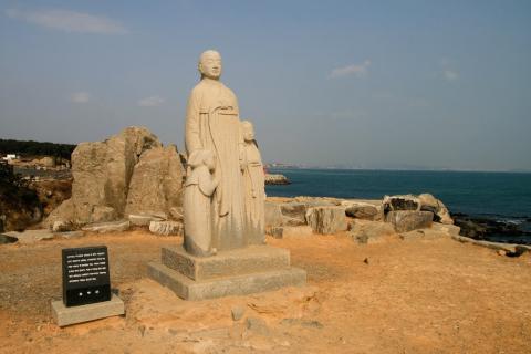 https://mdw-travel-data-us-east-1.s3.amazonaws.com/img/country/South-Korea/Ganjeolgot-Cape/img_01.jpg