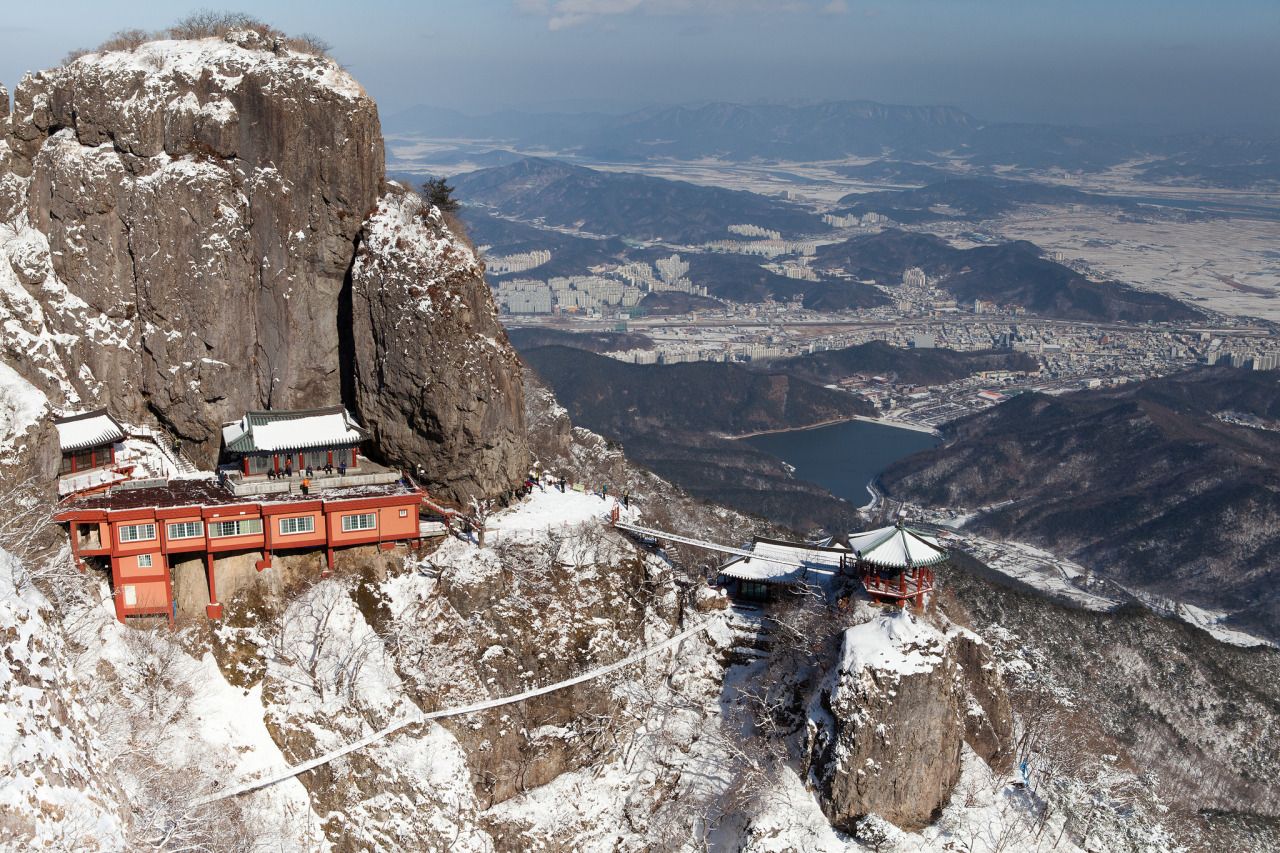 https://mdw-travel-data-us-east-1.s3.amazonaws.com/img/country/South-Korea/Geumo-Mountain-Provincial-Park/img_02.jpg