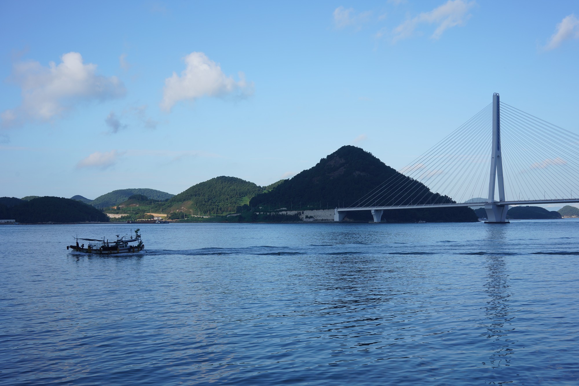 https://mdw-travel-data-us-east-1.s3.amazonaws.com/img/country/South-Korea/Geumo-Mountain-Provincial-Park/img_03.jpg
