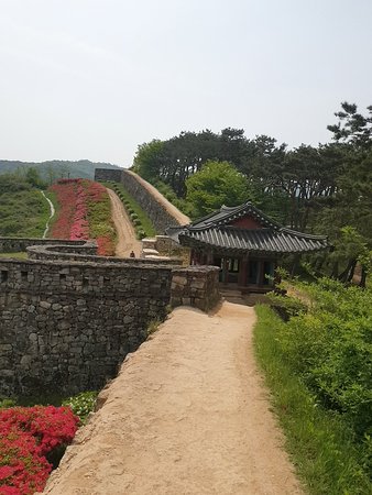 https://mdw-travel-data-us-east-1.s3.amazonaws.com/img/country/South-Korea/Gochangeupseong-Fortress/img_01.jpg