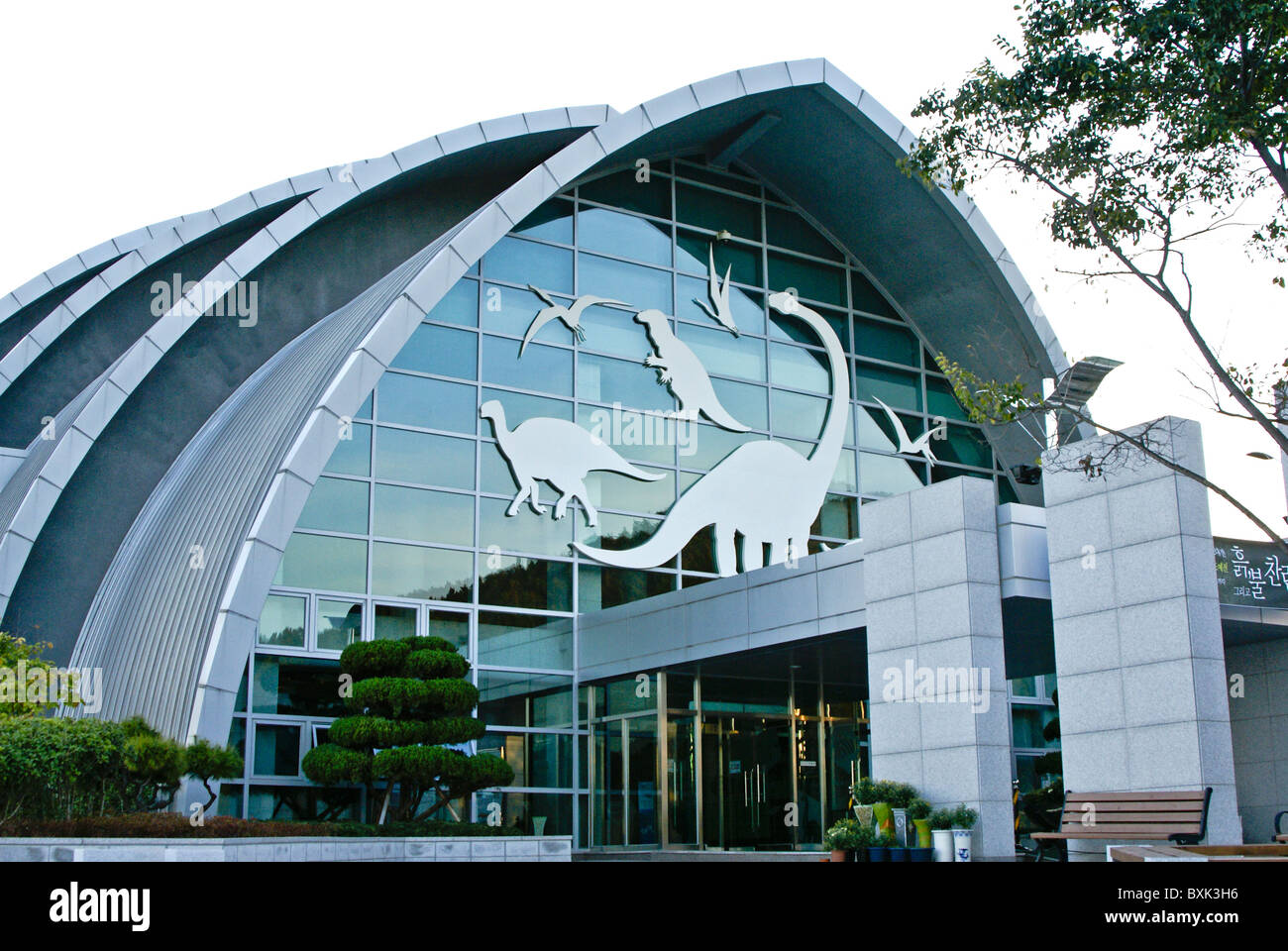 https://mdw-travel-data-us-east-1.s3.amazonaws.com/img/country/South-Korea/Goseong-Dinosaur-Museum/img_01.jpg