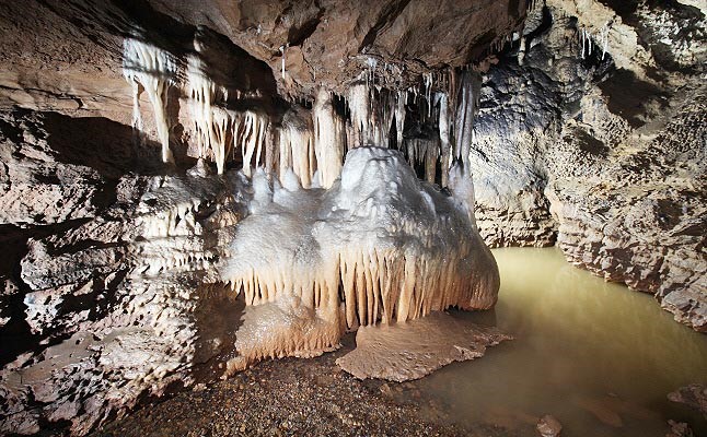 https://mdw-travel-data-us-east-1.s3.amazonaws.com/img/country/South-Korea/Gosu-Cave/img_01.jpg