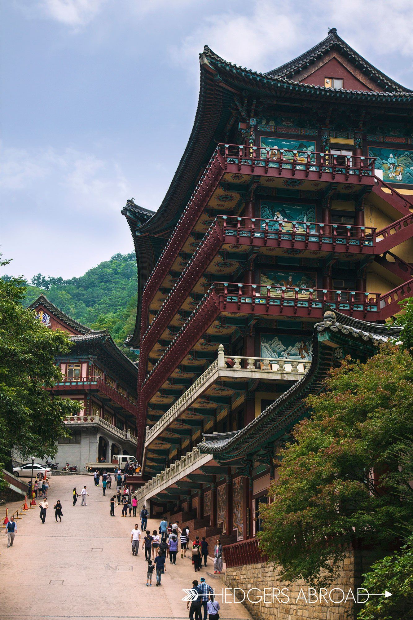 https://mdw-travel-data-us-east-1.s3.amazonaws.com/img/country/South-Korea/Guinsa-Temple/img_00.jpg