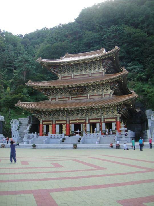 https://mdw-travel-data-us-east-1.s3.amazonaws.com/img/country/South-Korea/Guinsa-Temple/img_03.jpg