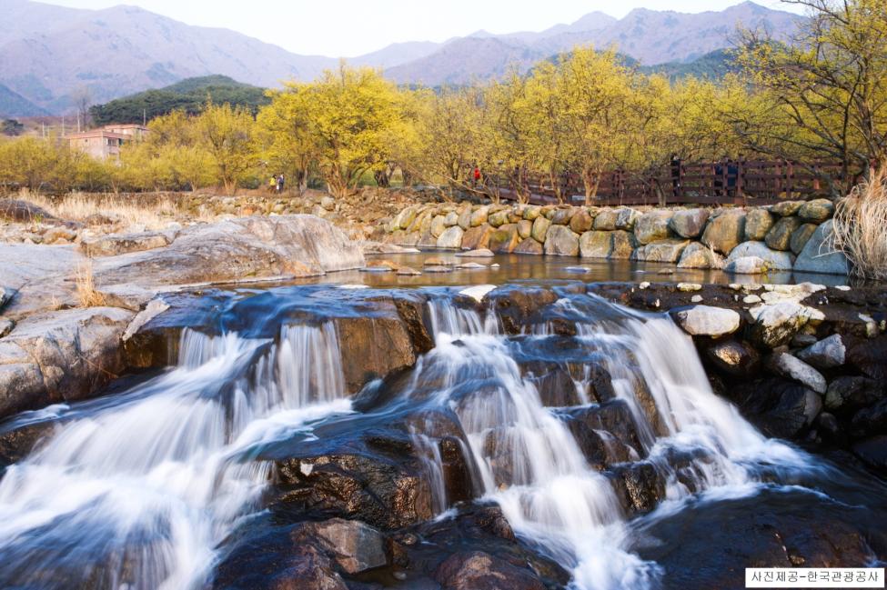 https://mdw-travel-data-us-east-1.s3.amazonaws.com/img/country/South-Korea/Gurye-Sansuyu-Village/img_03.jpg