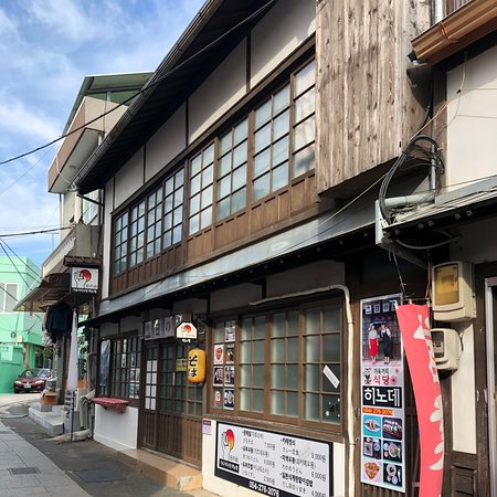 https://mdw-travel-data-us-east-1.s3.amazonaws.com/img/country/South-Korea/Guryongpo-Modern-Culture-and-History-Street/img_01.jpg