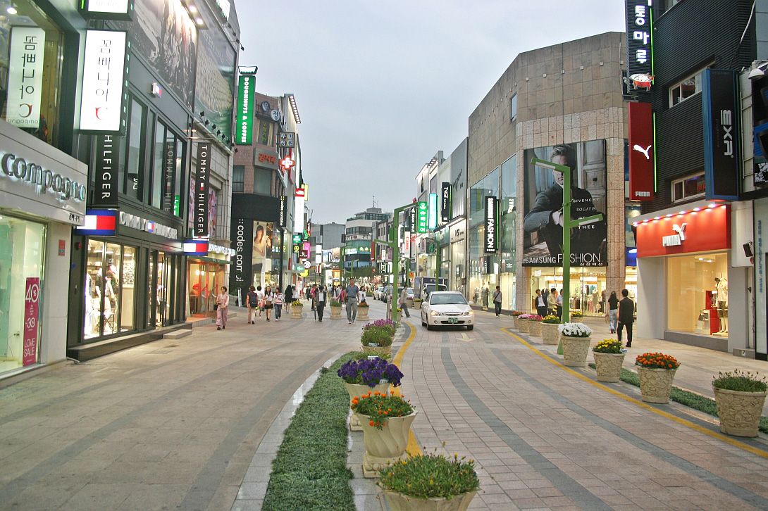 https://mdw-travel-data-us-east-1.s3.amazonaws.com/img/country/South-Korea/Gwangbok-ro-Street/img_01.jpg