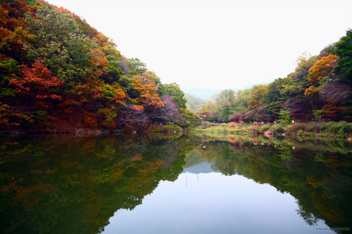 https://mdw-travel-data-us-east-1.s3.amazonaws.com/img/country/South-Korea/Gwanggyosan-Mountain/img_02.jpg