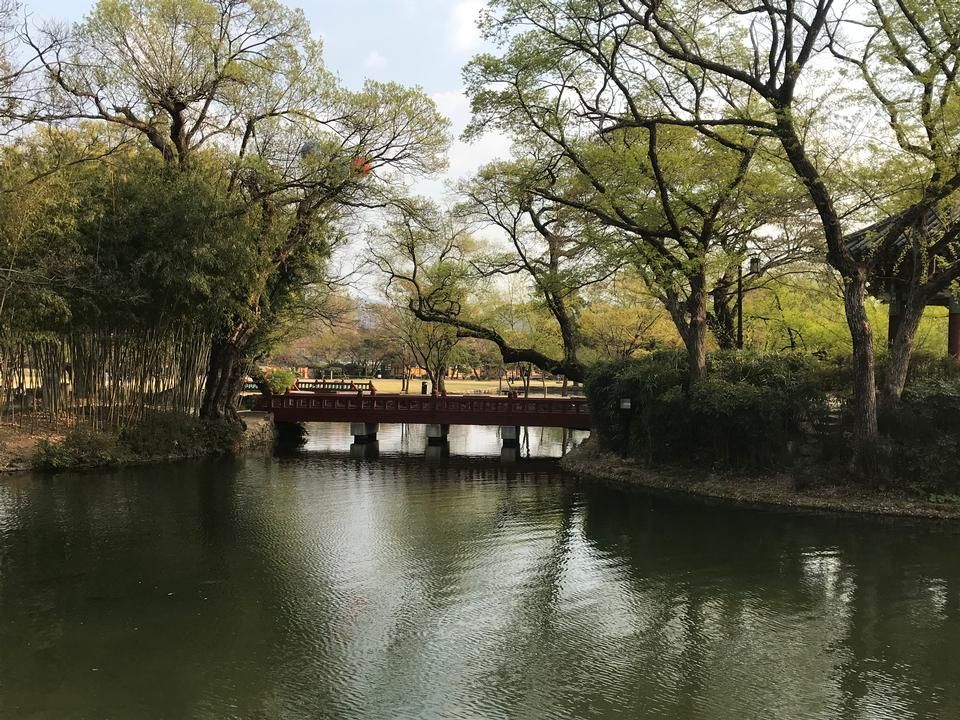 https://mdw-travel-data-us-east-1.s3.amazonaws.com/img/country/South-Korea/Gwanghallu-Garden/img_01.jpg