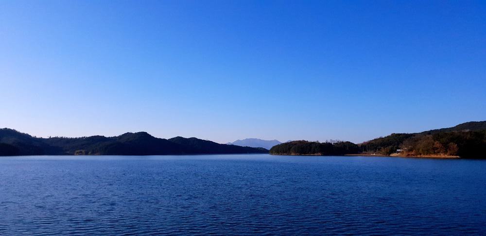 https://mdw-travel-data-us-east-1.s3.amazonaws.com/img/country/South-Korea/Gwangkyo-Lake-Park/img_01.jpg
