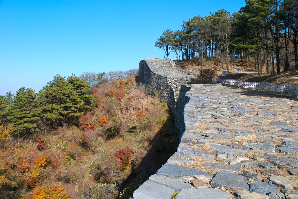 https://mdw-travel-data-us-east-1.s3.amazonaws.com/img/country/South-Korea/Gyejoksan-Mountain/img_01.jpg