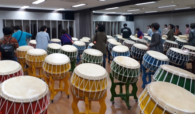 https://mdw-travel-data-us-east-1.s3.amazonaws.com/img/country/South-Korea/Gyejoksan-Mt-Azalea-Festival/img_01.jpg