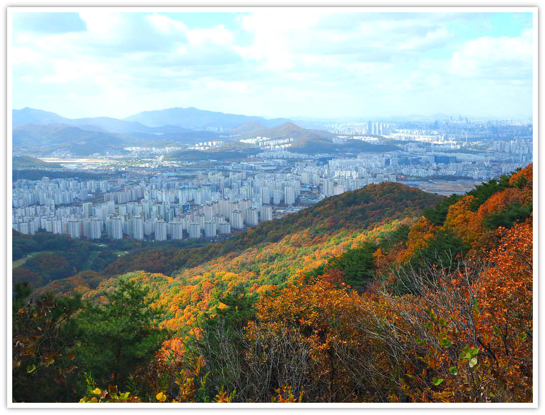 https://mdw-travel-data-us-east-1.s3.amazonaws.com/img/country/South-Korea/Gyeonggi-Arts-Center/img_01.jpg