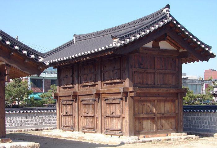 https://mdw-travel-data-us-east-1.s3.amazonaws.com/img/country/South-Korea/Gyeonggijeon-Shrine/img_02.jpg