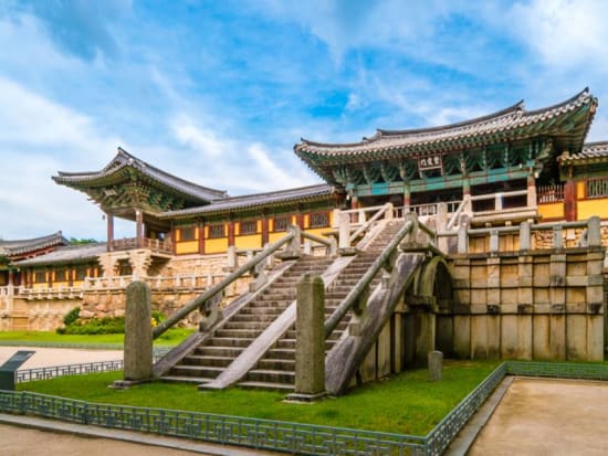 https://mdw-travel-data-us-east-1.s3.amazonaws.com/img/country/South-Korea/Gyeongju-Bulguksa-Temple/img_01.jpg