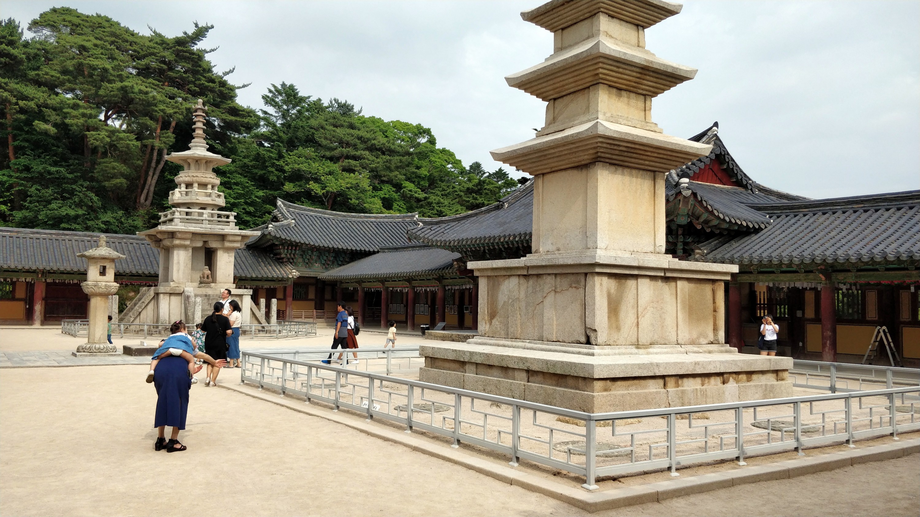 https://mdw-travel-data-us-east-1.s3.amazonaws.com/img/country/South-Korea/Gyeongju-Bulguksa-Temple/img_02.jpg
