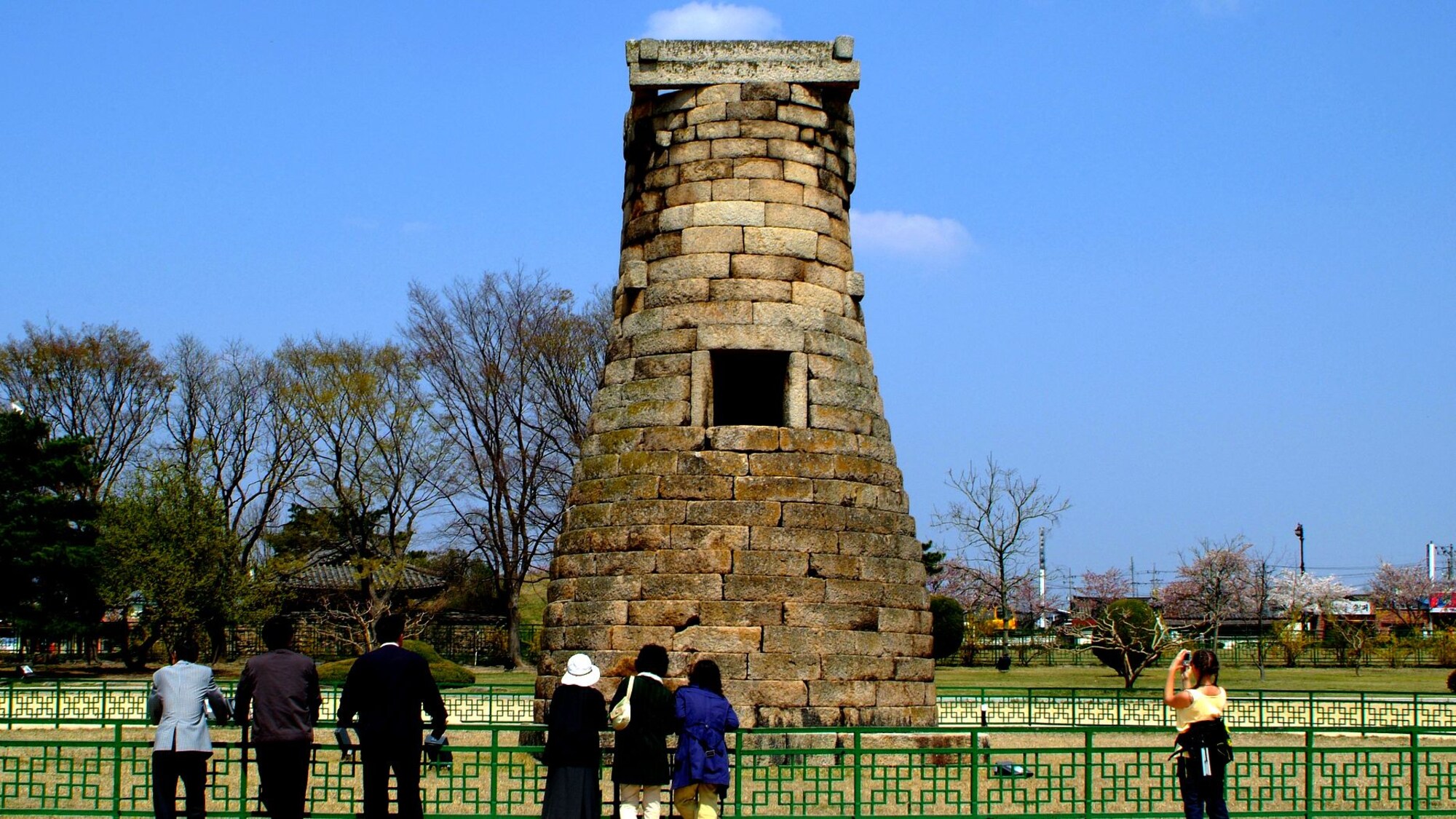 https://mdw-travel-data-us-east-1.s3.amazonaws.com/img/country/South-Korea/Gyeongju-Folk-Craft-Village/img_03.jpg