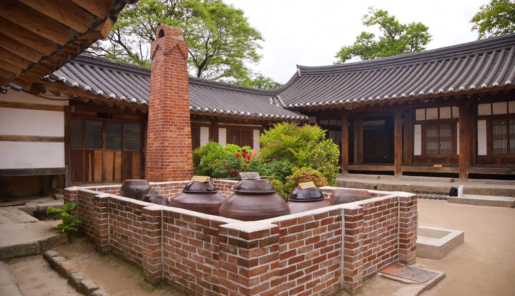 https://mdw-travel-data-us-east-1.s3.amazonaws.com/img/country/South-Korea/Gyeongju-Gyochon-Traditional-Village/img_01.jpg