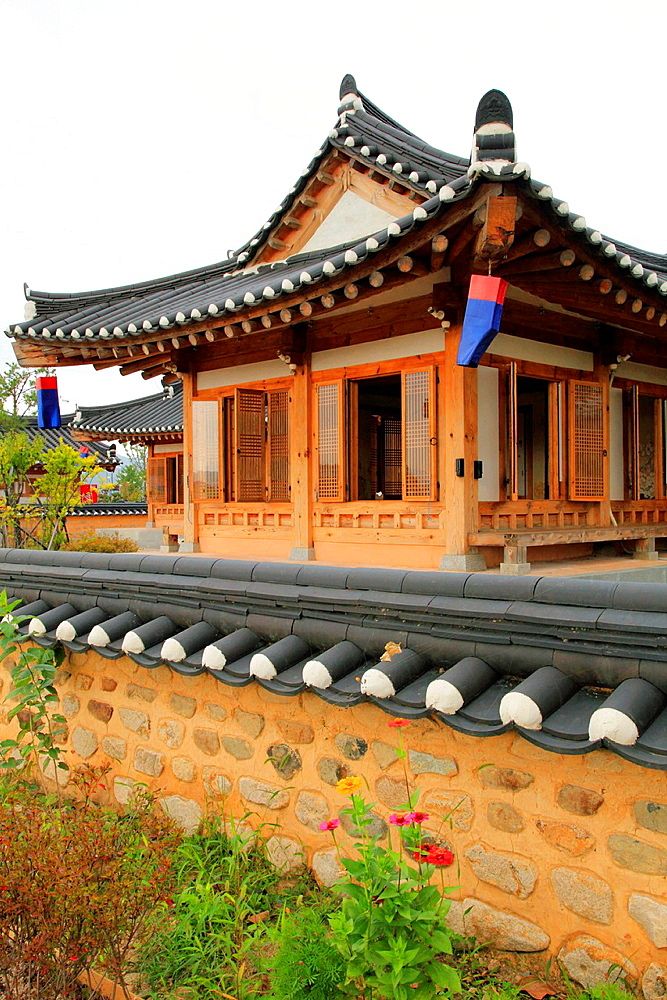 https://mdw-travel-data-us-east-1.s3.amazonaws.com/img/country/South-Korea/Gyeongju-Gyochon-Traditional-Village/img_03.jpg
