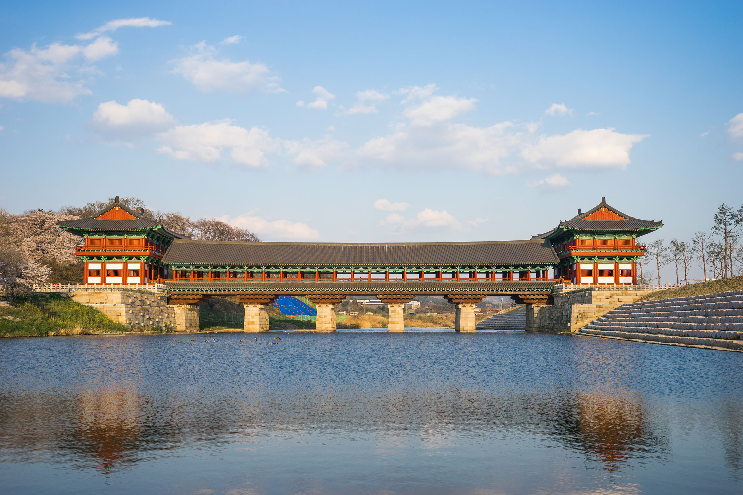 https://mdw-travel-data-us-east-1.s3.amazonaws.com/img/country/South-Korea/Gyeongju-Historic-Area/img_01.jpg