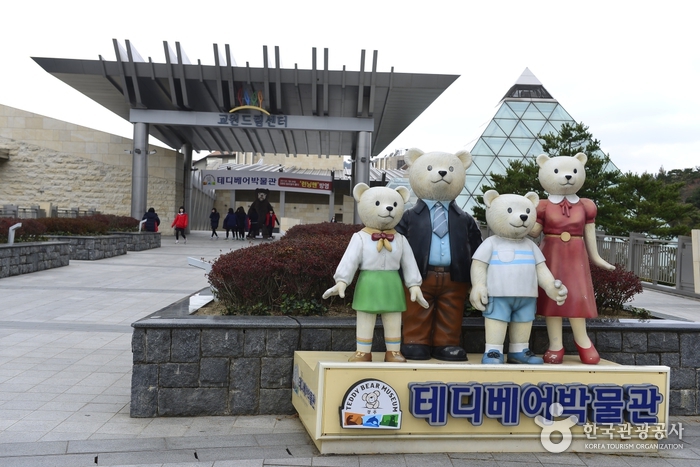 https://mdw-travel-data-us-east-1.s3.amazonaws.com/img/country/South-Korea/Gyeongju-Teddy-Bear-Museum/img_03.jpg