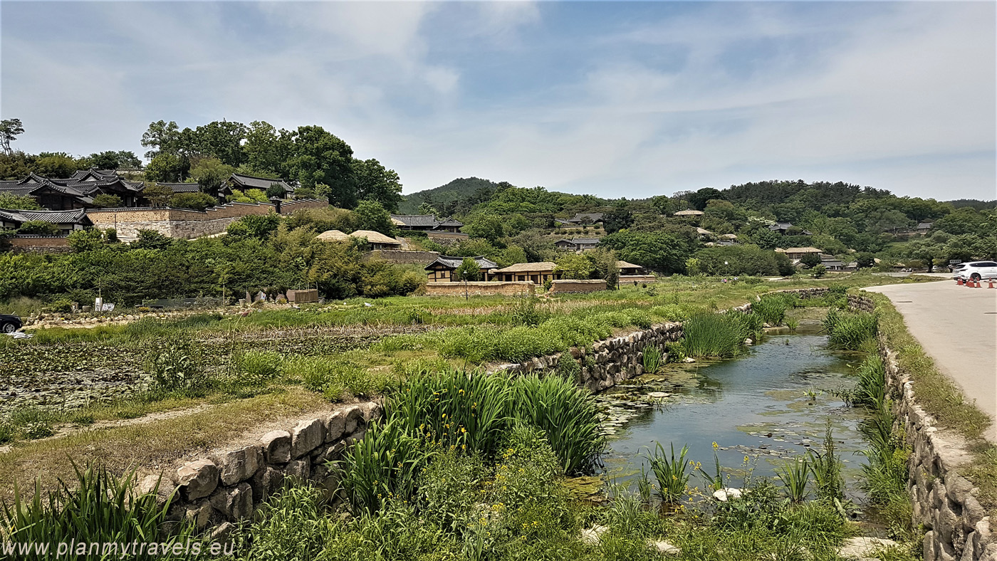 https://mdw-travel-data-us-east-1.s3.amazonaws.com/img/country/South-Korea/Gyeongju-Yangdong-Village/img_01.jpg