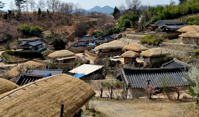 https://mdw-travel-data-us-east-1.s3.amazonaws.com/img/country/South-Korea/Gyeongju-Yangdong-Village/img_02.jpg