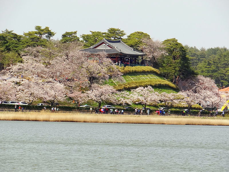 https://mdw-travel-data-us-east-1.s3.amazonaws.com/img/country/South-Korea/Gyeongpo-Lake/img_00.jpg