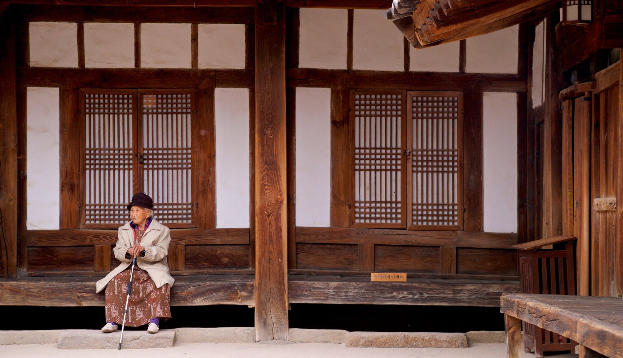 https://mdw-travel-data-us-east-1.s3.amazonaws.com/img/country/South-Korea/Gyochon-Traditional-Village/img_03.jpg