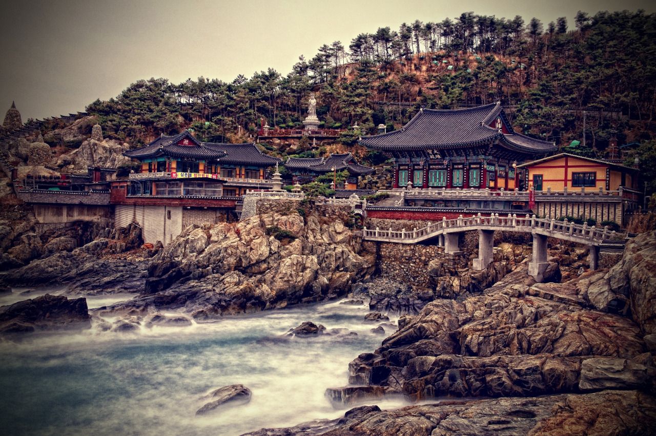 https://mdw-travel-data-us-east-1.s3.amazonaws.com/img/country/South-Korea/Haedong-Yonggung-Temple/img_03.jpg