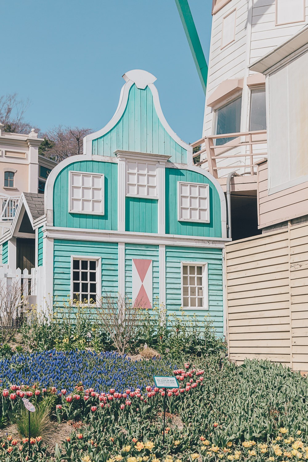 https://mdw-travel-data-us-east-1.s3.amazonaws.com/img/country/South-Korea/Haenam-Tulip-Festival/img_01.jpg
