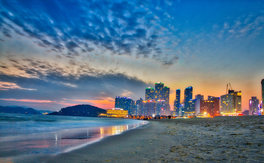 https://mdw-travel-data-us-east-1.s3.amazonaws.com/img/country/South-Korea/Haeundae-Beach/img_02.jpg