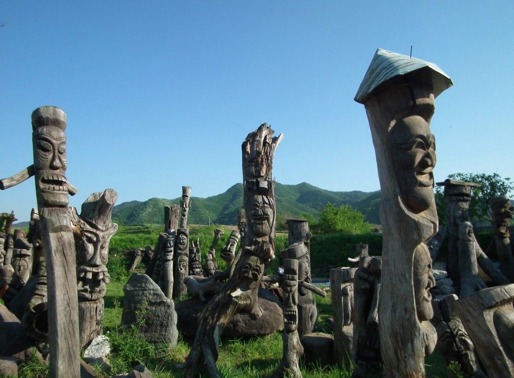 https://mdw-travel-data-us-east-1.s3.amazonaws.com/img/country/South-Korea/Hahoe-Folk-Village/img_01.jpg