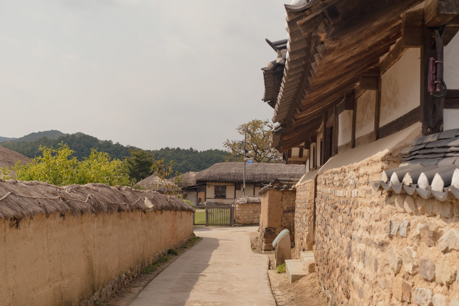 https://mdw-travel-data-us-east-1.s3.amazonaws.com/img/country/South-Korea/Hahoe-Folk-Village/img_02.jpg