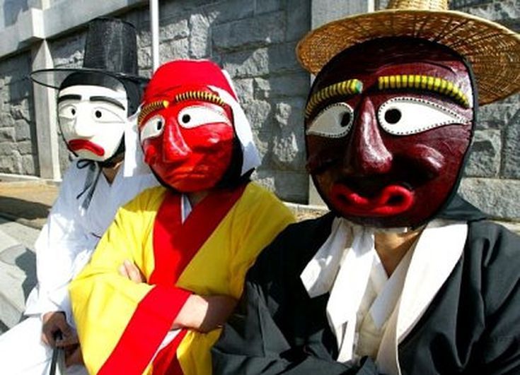 https://mdw-travel-data-us-east-1.s3.amazonaws.com/img/country/South-Korea/Hahoe-Masks-Dance-Drama/img_02.jpg
