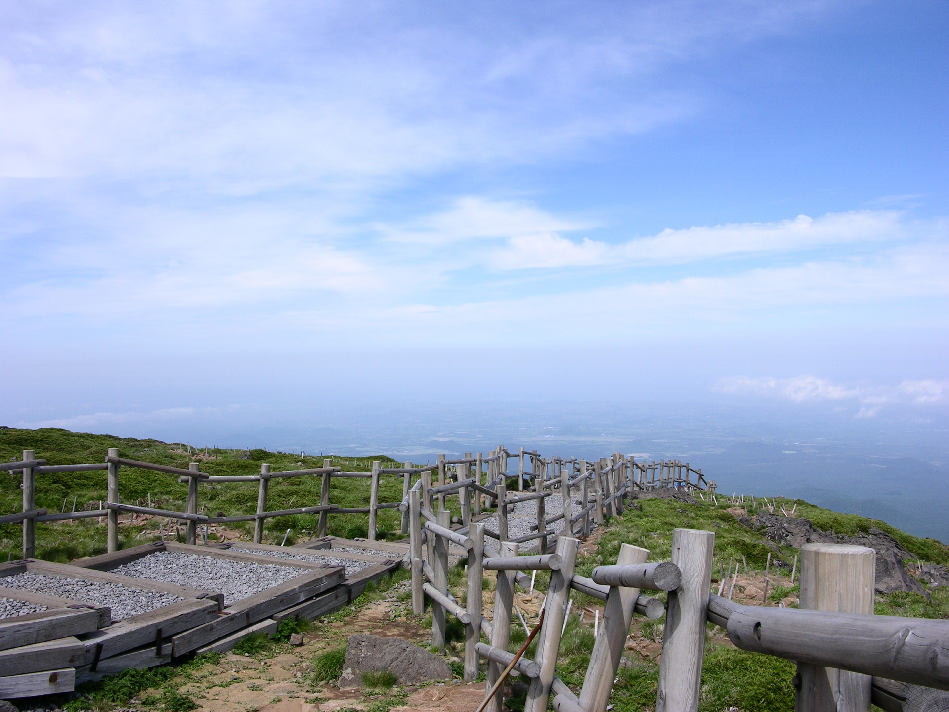 https://mdw-travel-data-us-east-1.s3.amazonaws.com/img/country/South-Korea/Hallasan-National-Park/img_01.jpg