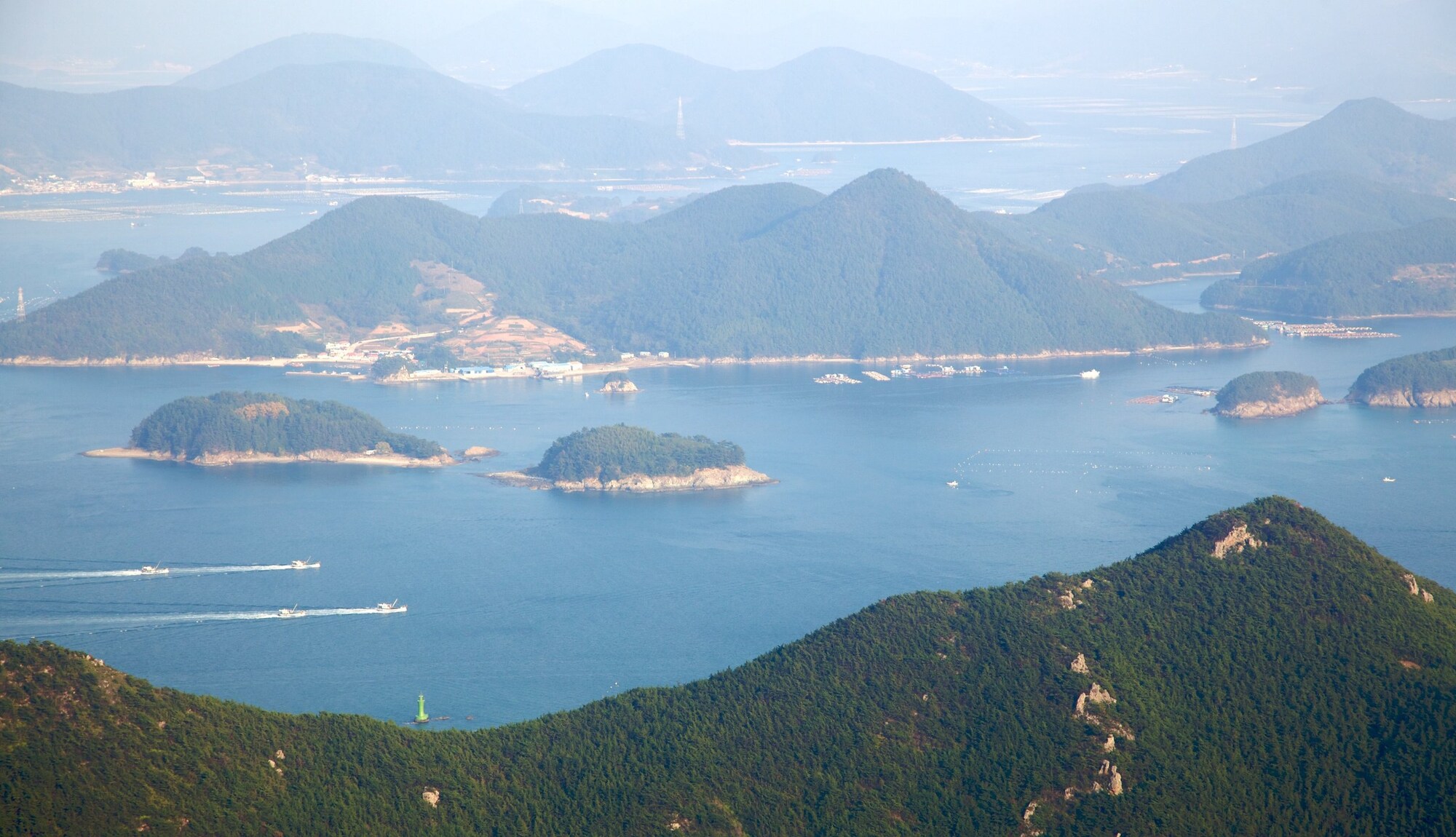 https://mdw-travel-data-us-east-1.s3.amazonaws.com/img/country/South-Korea/Hallyeo-Waterway-Observation-Cable-Car/img_03.jpg