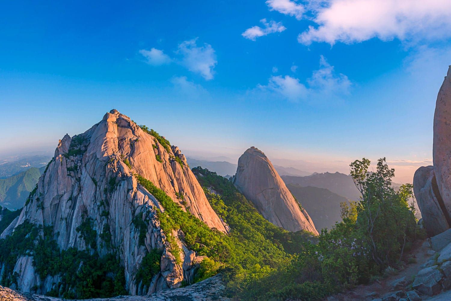 https://mdw-travel-data-us-east-1.s3.amazonaws.com/img/country/South-Korea/Hallyeosudo-Marine-National-Park/img_01.jpg