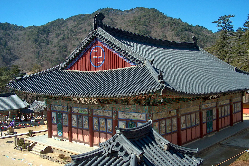 https://mdw-travel-data-us-east-1.s3.amazonaws.com/img/country/South-Korea/Heunghae-Temple-Site/img_03.jpg